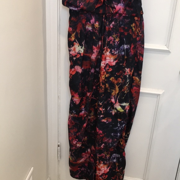 Karen Millen Floral Jumpsuit Size 8 36 bust , 28 waist 40 hips approx 30 inseam - Picture 3 of 8